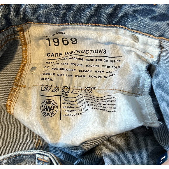 Gap 1969 Womens Jeans Real Straight Size 33 Distressed Raw Hem Pants 33 x 26.5 - Picture 5 of 6